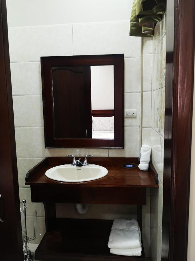 Hotel Y Residencia La Cofradia Santa Rosa de Copán Esterno foto